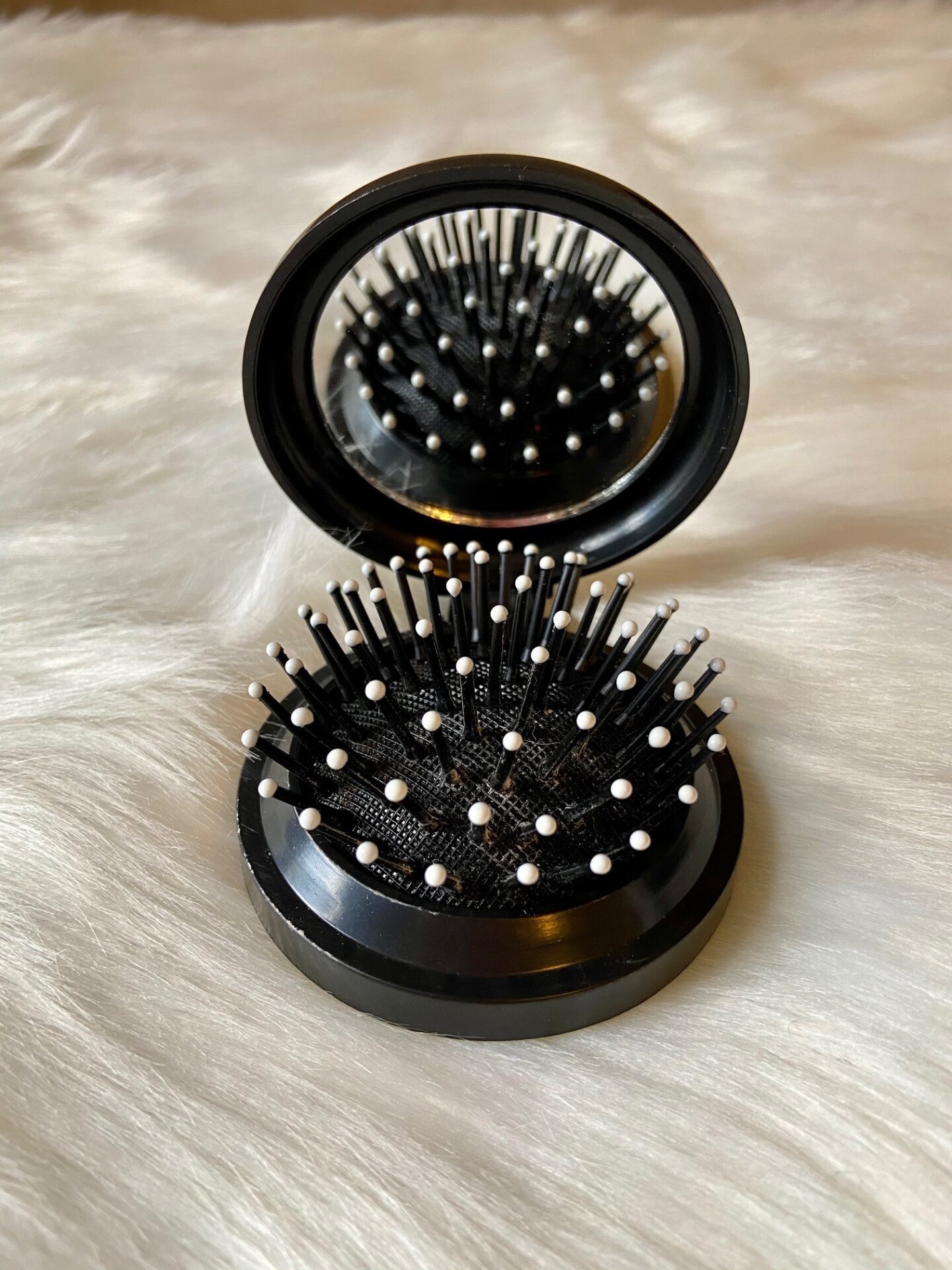 brush and mirror duo bag essential